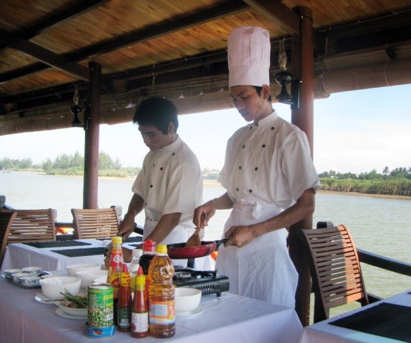 Hoi An Tour – Dinner On The Boat 1
