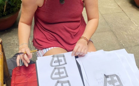 The calligraphy class in Hoi An attracts international tourists