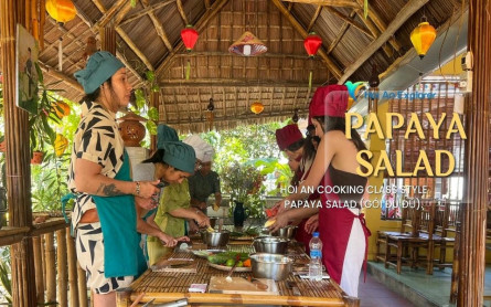 Papaya Salad – A Fresh and Flavorful Vietnamese Classic on Hoi An cooking class!
