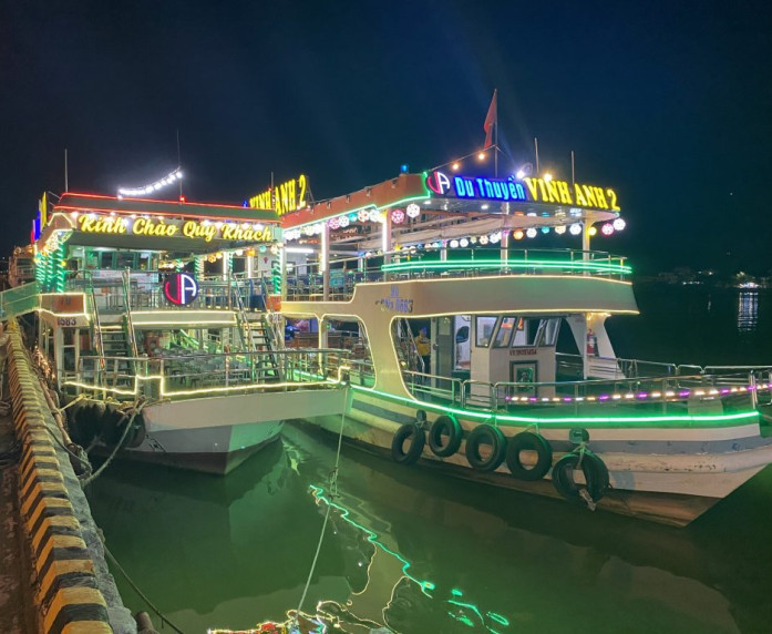 Da Nang Han River Cruise Ticket Schedule Guide Book Infomation